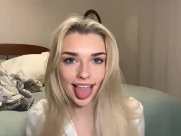 ellalowe's chat room