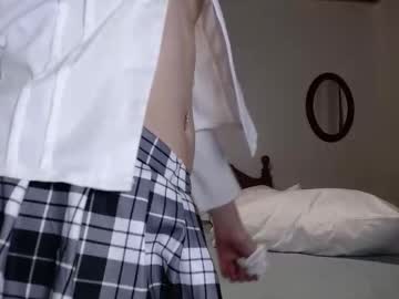 ellalowe's chat room