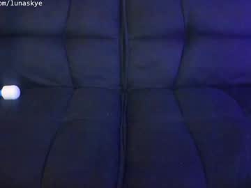 xlunaskye's chat room