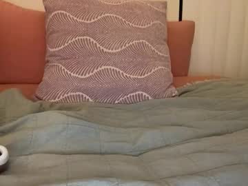 tinytittytia's chat room