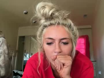 chloeros3e's chat room