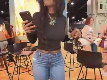 tatted_vixen's chat room