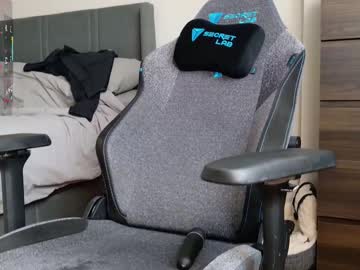 strawberryyfoxie's chat room