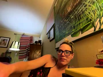 juneafterhours's chat room