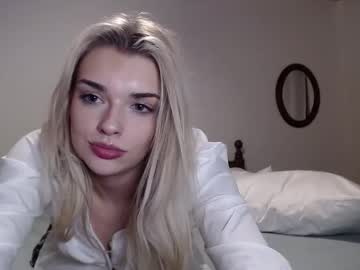 ellalowe's chat room