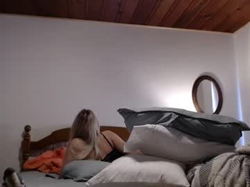 ellalowe's chat room