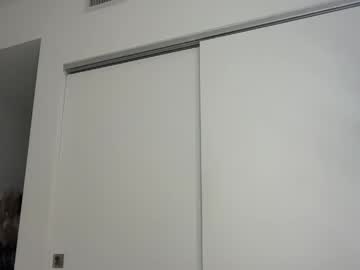 elenahere4u's chat room