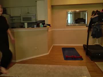 summerishotter's chat room