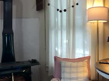 mommamia12's chat room