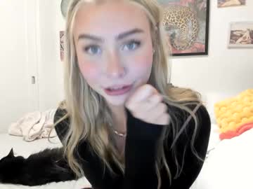 ariah_is_blonde's chat room