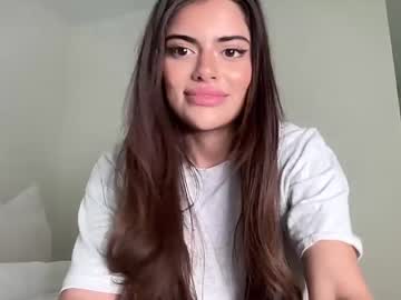 poutyselena's chat room