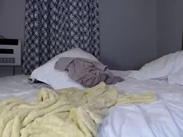 ellalowe's chat room