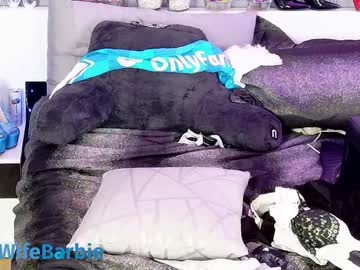 wildwifebarbie's chat room