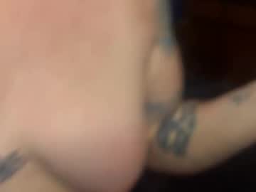 puckbunnyondisplay's chat room