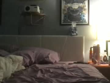 fatbottomedgirl_26's chat room