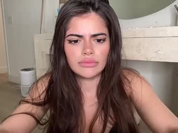 poutyselena's chat room