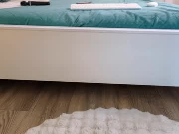 ilikeithaard's chat room