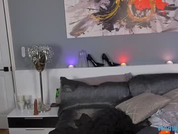 wildwifebarbie's chat room