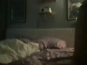 fatbottomedgirl_26's chat room