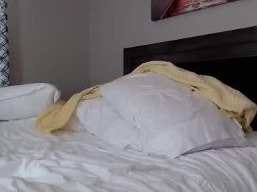 ellalowe's chat room