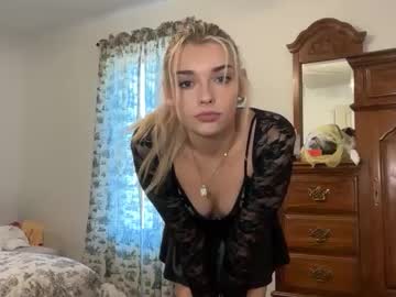 ellalowe's chat room