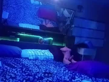 kikilovespartylights's chat room