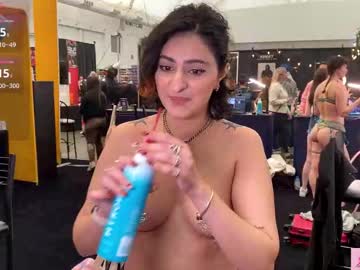 maevemads's chat room