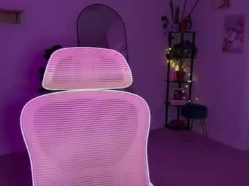 nickyselene's chat room