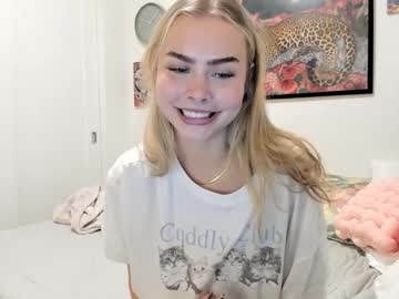 ariah_is_blonde's chat room