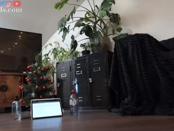 serareads's chat room