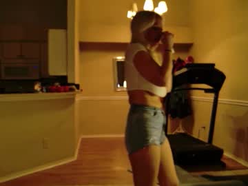 summerishotter's chat room