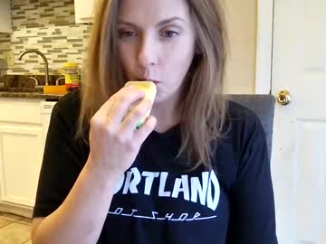 tinywithtiddies's chat room