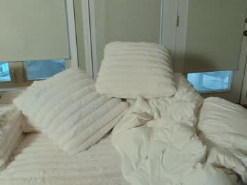 ellalowe's chat room