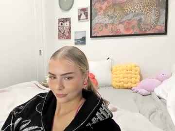 ariah_is_blonde's chat room