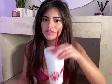 poutyselena's chat room