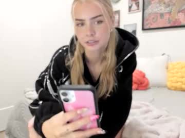 ariah_is_blonde's chat room