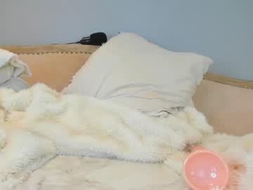 eatmygingersnapps's chat room