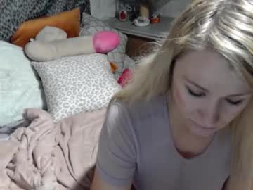 pink_sparklez's chat room