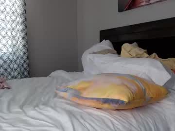 ellalowe's chat room