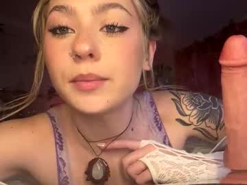 peachesncreampiezz's chat room