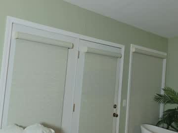 ellalowe's chat room