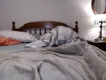 ellalowe's chat room