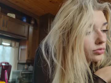 ellalowe's chat room