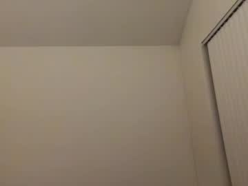 tinytittytia's chat room