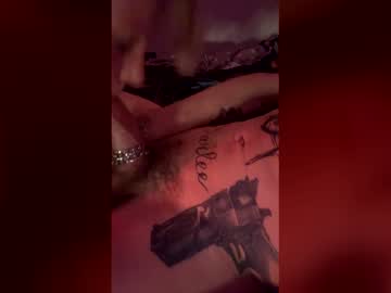 whiteboiiandhisbitch's chat room