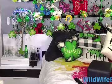 wildwifebarbie's chat room