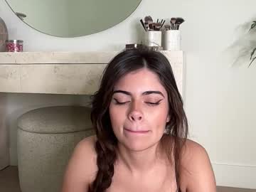 poutyselena's chat room