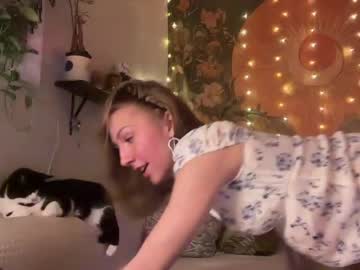 abbienextdoor's chat room