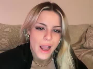 ella_hill's chat room