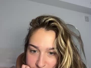 elenahere4u's chat room